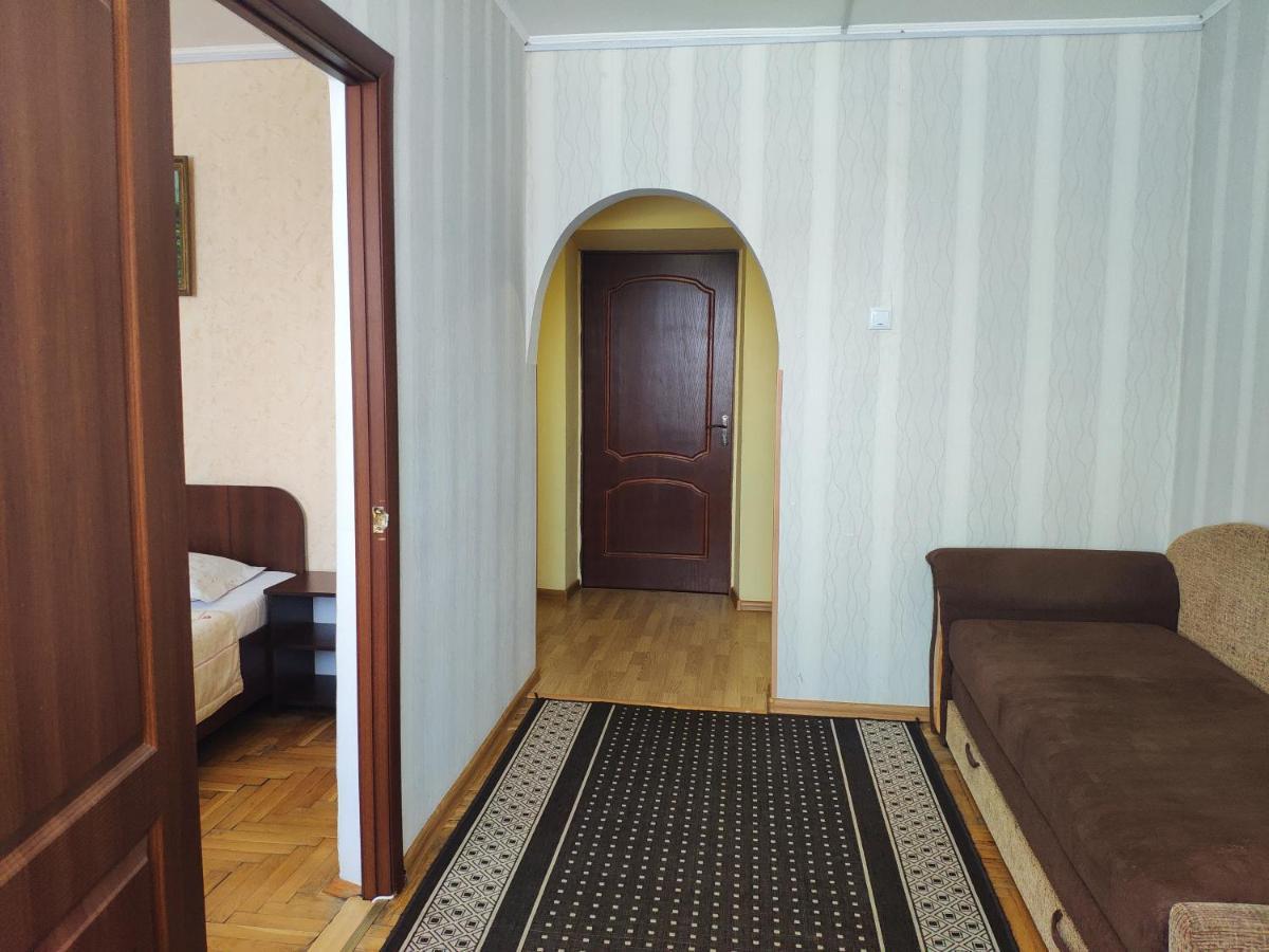 Комунальне Підприємство Готель Україна Zolochiv Exterior foto